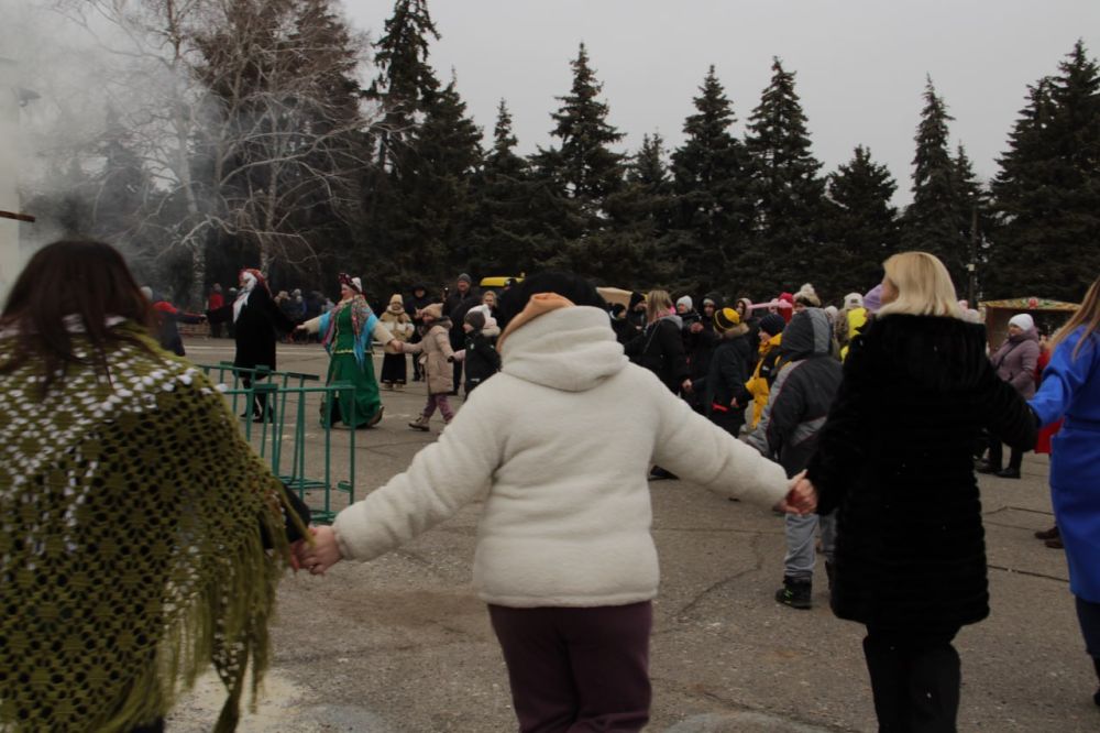В последний день Масленицы в Чаплинке прошли массовые гуляния В последний день Масленицы в Чаплинке прошли массовые гуляния