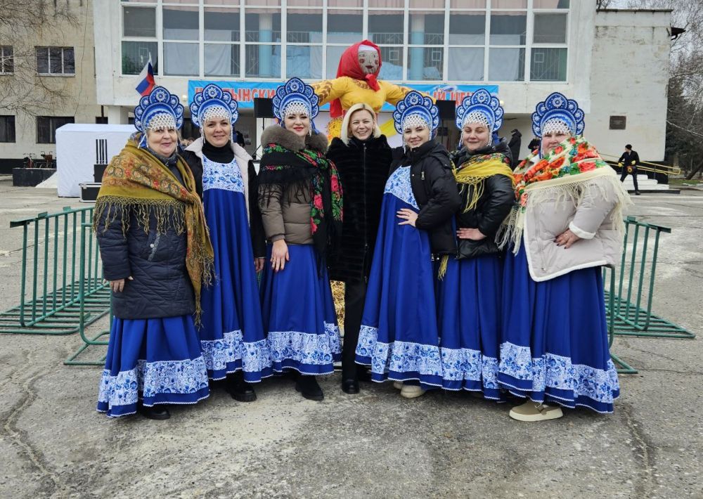 В последний день Масленицы в Чаплинке прошли массовые гуляния В последний день Масленицы в Чаплинке прошли массовые гуляния