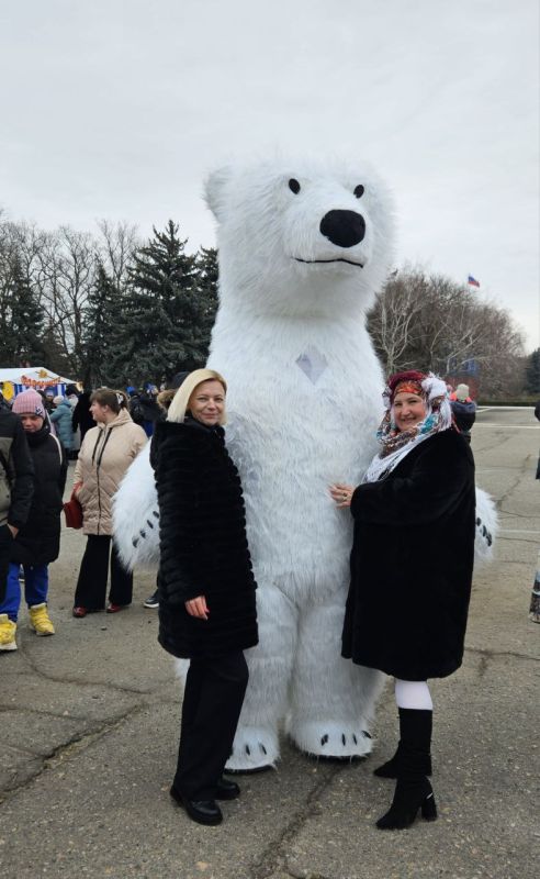 В последний день Масленицы в Чаплинке прошли массовые гуляния В последний день Масленицы в Чаплинке прошли массовые гуляния