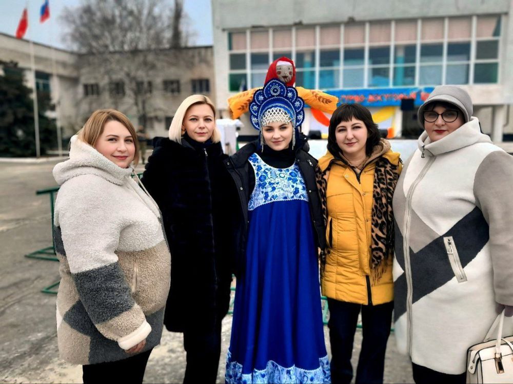 В последний день Масленицы в Чаплинке прошли массовые гуляния В последний день Масленицы в Чаплинке прошли массовые гуляния