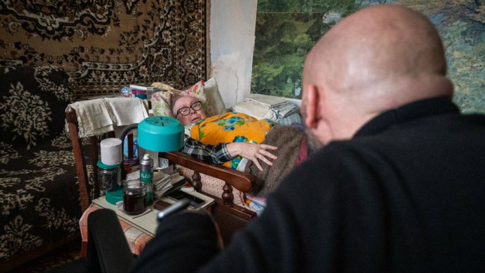 Наша главная задача — заботиться и своевременно помогать Наша главная задача — заботиться и своевременно помогать