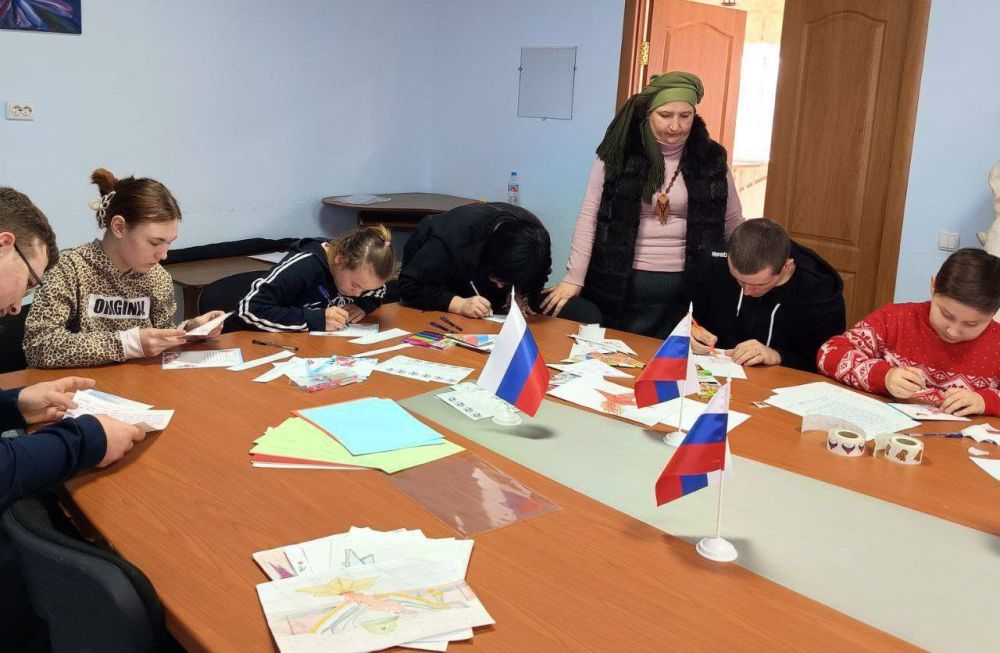 Молодёжь и дети Чаплинского муниципального округа присоединились к акции "Письма на фронт" Молодёжь и дети Чаплинского муниципального округа присоединились к акции "Письма на фронт"