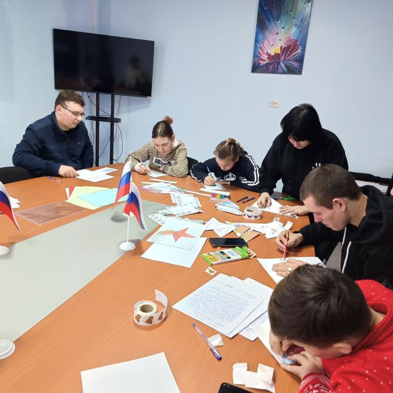 Молодёжь и дети Чаплинского муниципального округа присоединились к акции "Письма на фронт" Молодёжь и дети Чаплинского муниципального округа присоединились к акции "Письма на фронт"