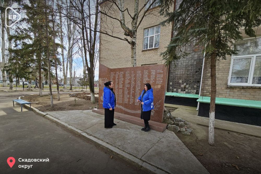В Нижнесерогозском округе активисты «Единой России», муниципальные депутаты, секретари первичных отделений, провели проверку состояния мемориалов и установили, что капитальный ремонт требуется мемориалу «Скорбящая мать»