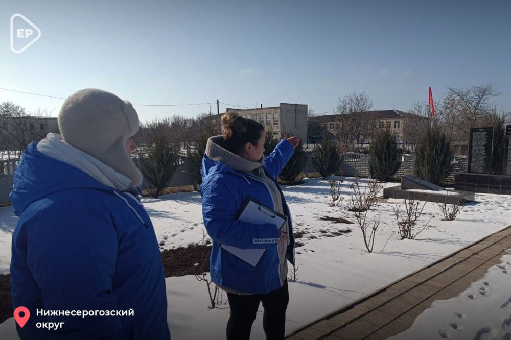 В Нижнесерогозском округе активисты «Единой России», муниципальные депутаты, секретари первичных отделений, провели проверку состояния мемориалов и установили, что капитальный ремонт требуется мемориалу «Скорбящая мать»