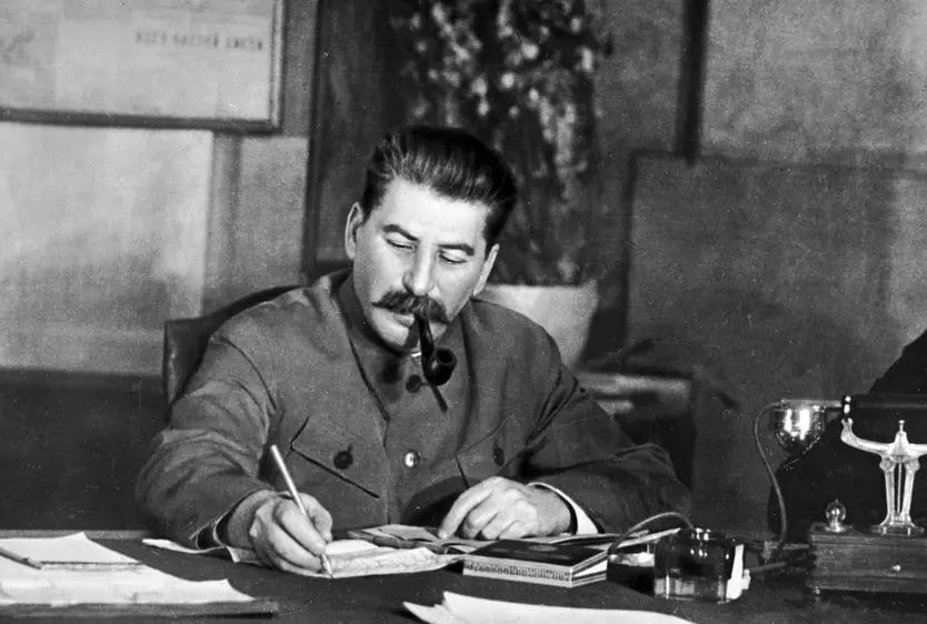 Рамиль Замалетдинов: 72 года назад прогремело известие, заставившее замереть весь огромный Советский Союз: умер Иосиф Сталин Рамиль Замалетдинов: 72 года назад прогремело известие, заставившее замереть весь огромный Советский Союз: умер Иосиф Сталин