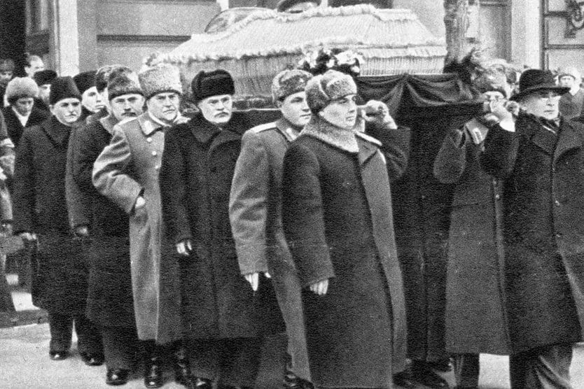 Рамиль Замалетдинов: 72 года назад прогремело известие, заставившее замереть весь огромный Советский Союз: умер Иосиф Сталин Рамиль Замалетдинов: 72 года назад прогремело известие, заставившее замереть весь огромный Советский Союз: умер Иосиф Сталин