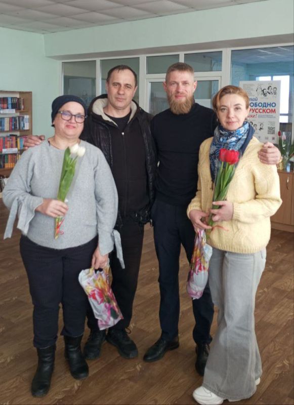 В честь Международного женского дня начальник Малокаховского территориального отдела Роман Назаров поздравил сотрудниц культуры, коммунальной службы и территориального отдела с этим замечательным праздником Весны! В честь Международного женского дня начальник Малокаховского территориального отдела Роман Назаров поздравил сотрудниц культуры, коммунальной службы и территориального отдела с этим замечательным праздником Весны!