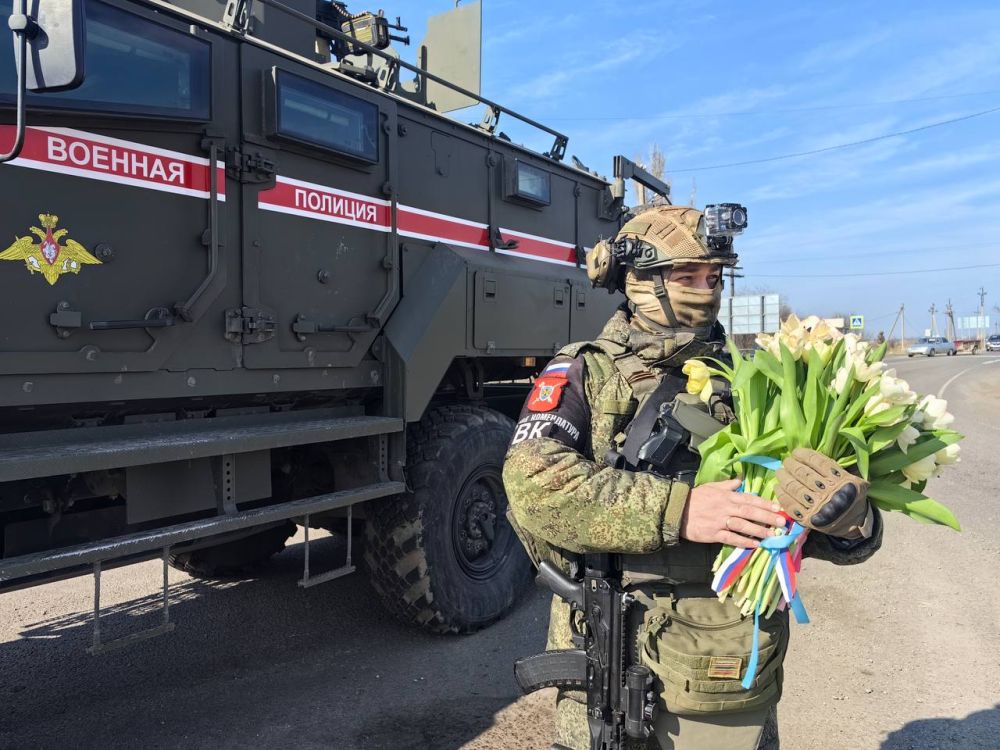 Владимир Сальдо: Даже в это непростое время весна берет своё! Сегодня на блокпостах Херсонской области военнослужащие комендатуры встречали женщин цветами, улыбками и самыми тёплыми словами поздравлений Владимир Сальдо: Даже в это непростое время весна берет своё! Сегодня на блокпостах Херсонской области военнослужащие комендатуры встречали женщин цветами, улыбками и самыми тёплыми словами поздравлений