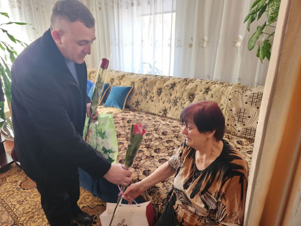 В Геническом муниципальном округе поздравили семьи участников СВО В Геническом муниципальном округе поздравили семьи участников СВО
