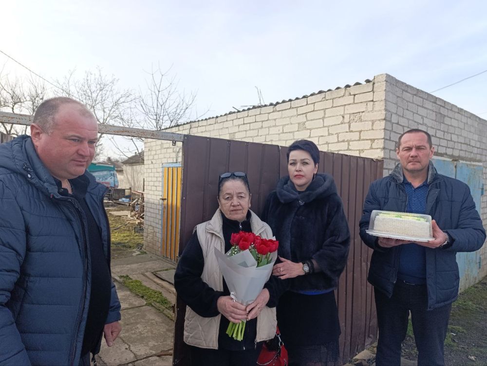 В Геническе поздравили с Международным женским днем матерей, жен и дочерей участников СВО без вести пропавших в зоне боевых действий В Геническе поздравили с Международным женским днем матерей, жен и дочерей участников СВО без вести пропавших в зоне боевых действий