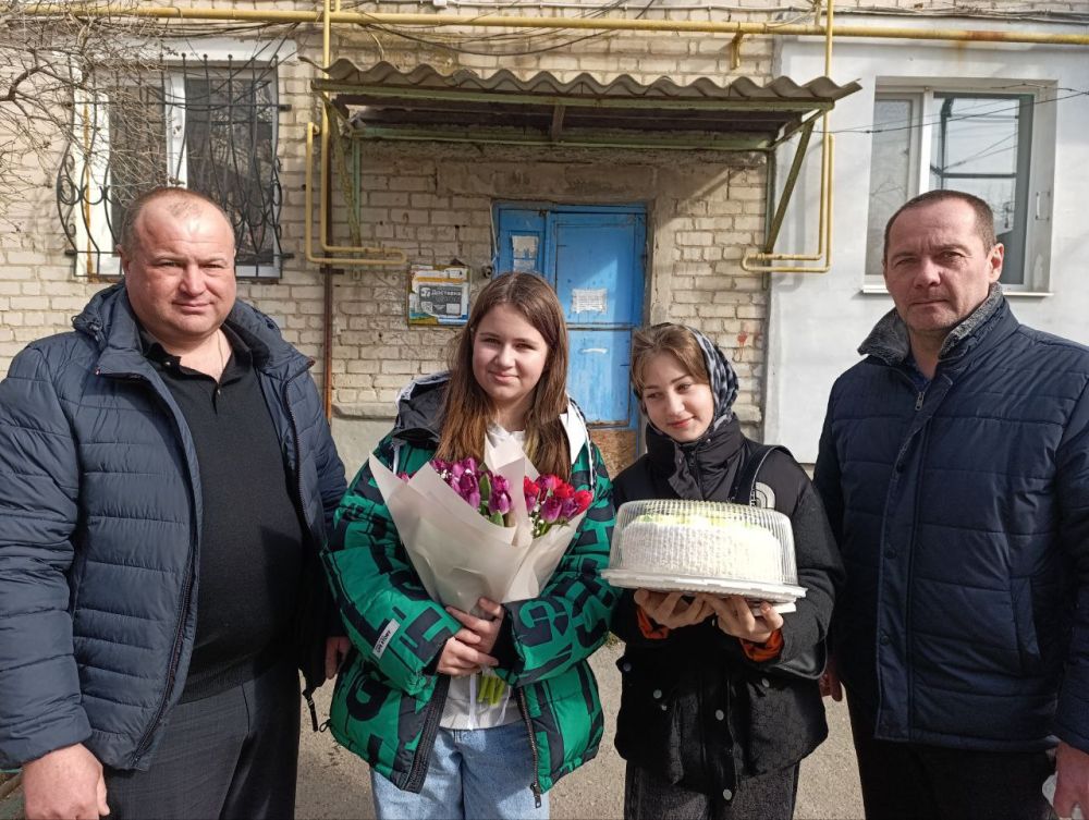 В Геническе поздравили с Международным женским днем матерей, жен и дочерей участников СВО без вести пропавших в зоне боевых действий В Геническе поздравили с Международным женским днем матерей, жен и дочерей участников СВО без вести пропавших в зоне боевых действий