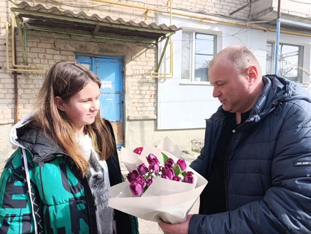 В Геническе поздравили с Международным женским днем матерей, жен и дочерей участников СВО без вести пропавших в зоне боевых действий В Геническе поздравили с Международным женским днем матерей, жен и дочерей участников СВО без вести пропавших в зоне боевых действий