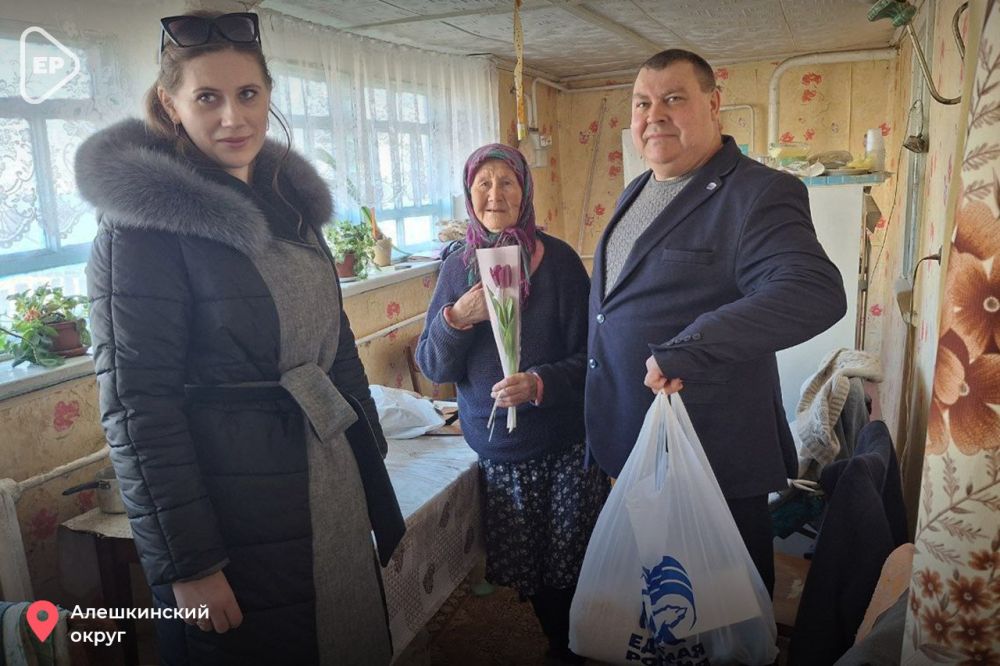 Во многих районах Херсонской области волонтеры отправились с поздравлениями к матерям и женам участников СВО Во многих районах Херсонской области волонтеры отправились с поздравлениями к матерям и женам участников СВО