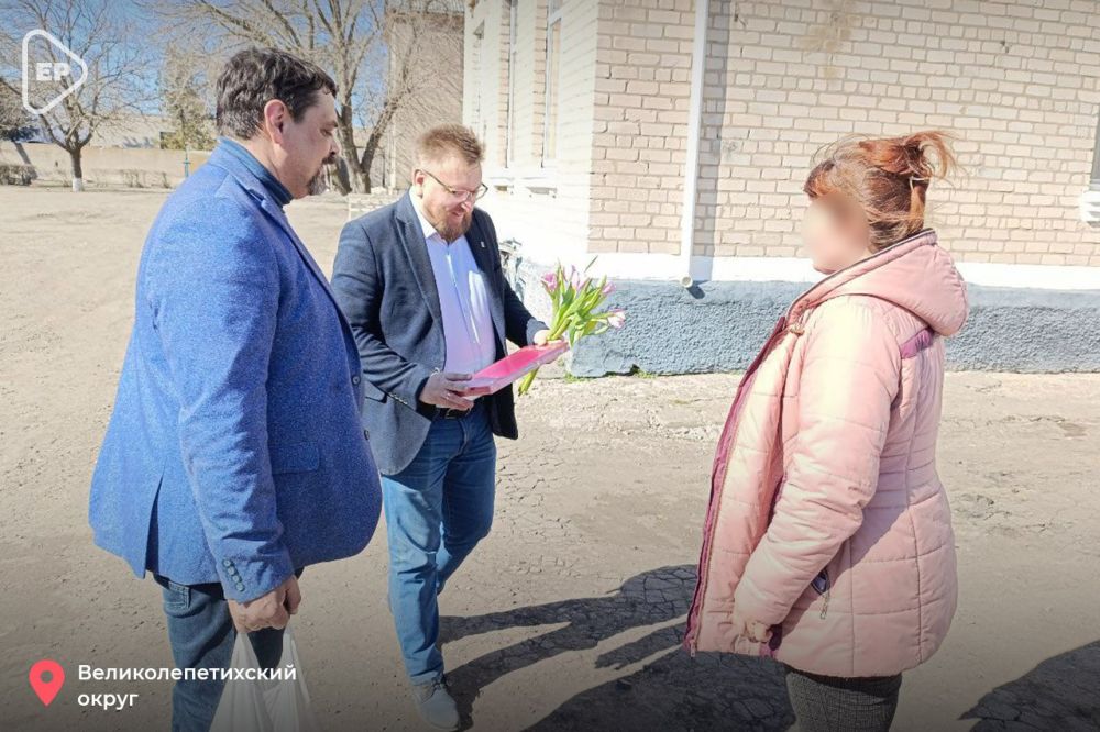Во многих районах Херсонской области волонтеры отправились с поздравлениями к матерям и женам участников СВО Во многих районах Херсонской области волонтеры отправились с поздравлениями к матерям и женам участников СВО
