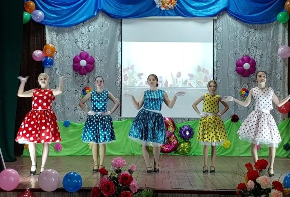 В Маркеевском сельском Клубе прошел праздничный концерт, посвящённый Международному женскому Дню В Маркеевском сельском Клубе прошел праздничный концерт, посвящённый Международному женскому Дню