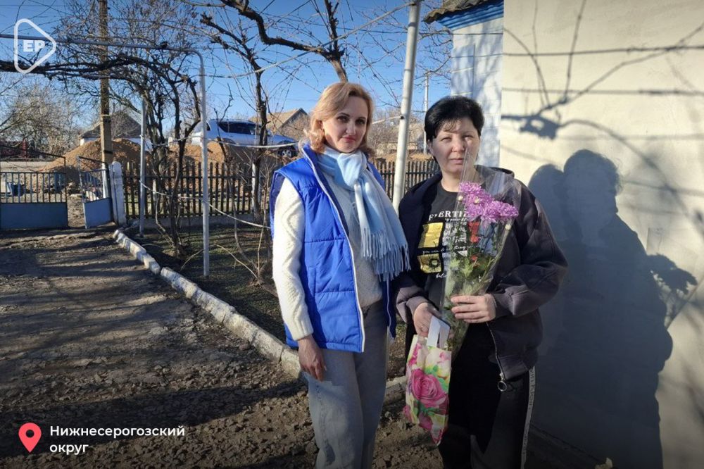 Во многих районах Херсонской области волонтеры отправились с поздравлениями к матерям и женам участников СВО Во многих районах Херсонской области волонтеры отправились с поздравлениями к матерям и женам участников СВО