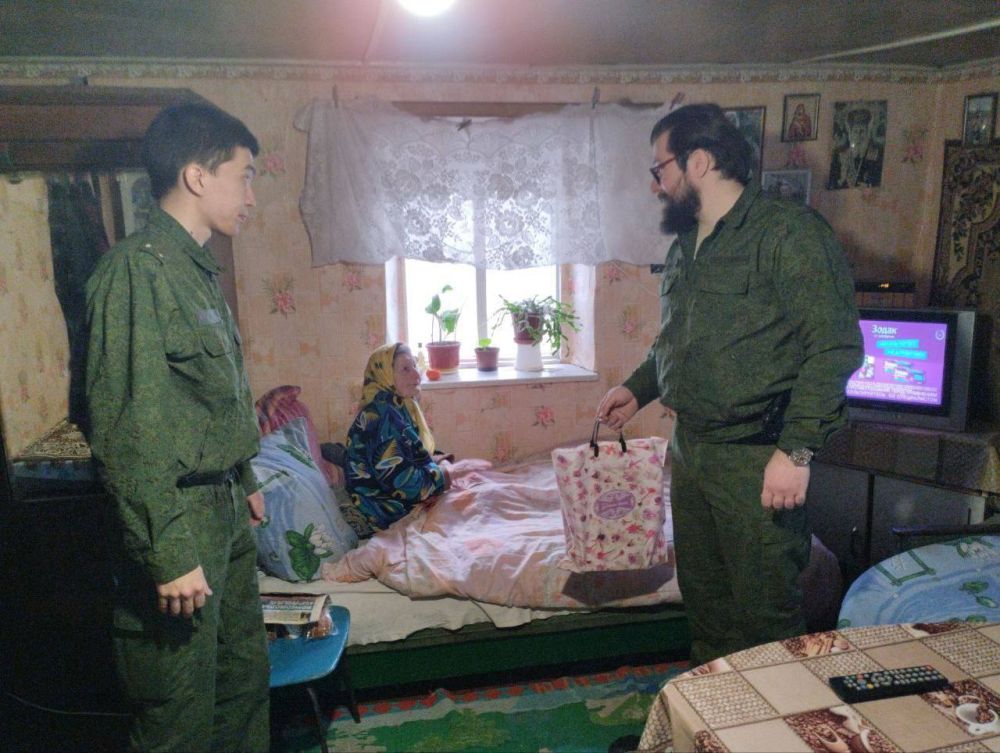 Офицеры СУ СК России по Херсонской области посетили участников Великой Отечественной войны Офицеры СУ СК России по Херсонской области посетили участников Великой Отечественной войны
