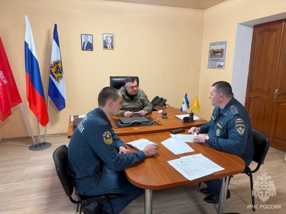Сотрудники МЧС провели встречи с представителями администраций Херсонской области, посвященные подготовке к пожароопасному периоду Сотрудники МЧС провели встречи с представителями администраций Херсонской области, посвященные подготовке к пожароопасному периоду