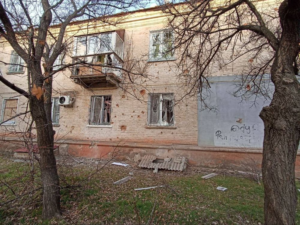 В результате ударов ВСУ в Новой Каховке повреждены три дома и газопровод В результате ударов ВСУ в Новой Каховке повреждены три дома и газопровод
