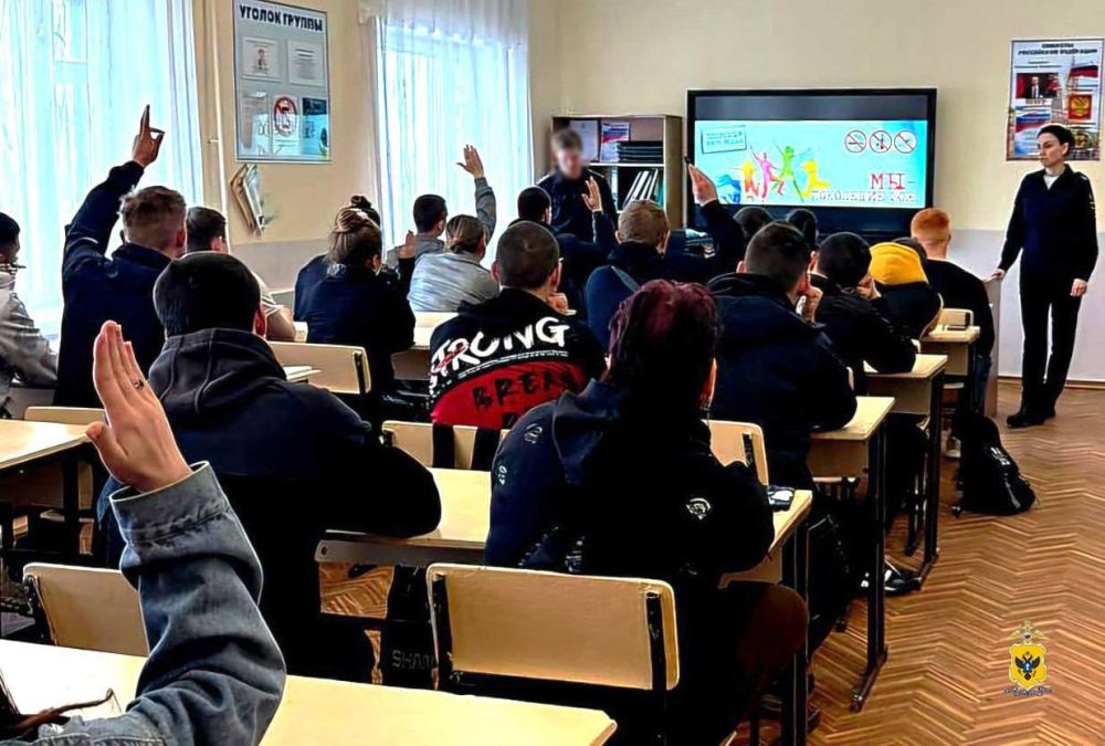 В Геническом строительном колледже полицейские провели профилактическую беседу о вреде наркотиков В Геническом строительном колледже полицейские провели профилактическую беседу о вреде наркотиков