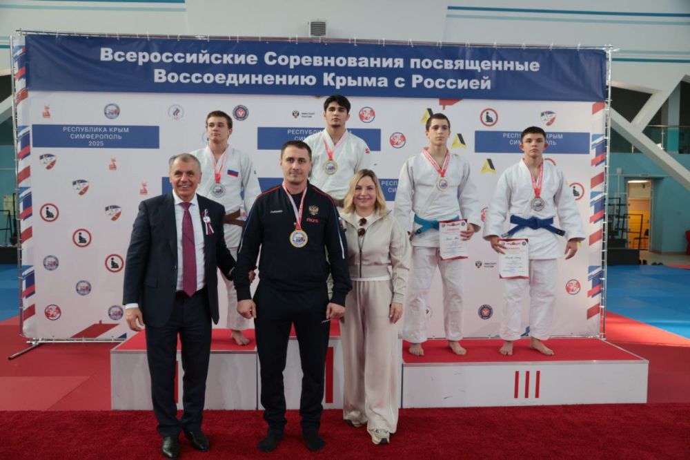 Константинов наградил победителей Всероссийских соревнований по дзюдо в Крыму Константинов наградил победителей Всероссийских соревнований по дзюдо в Крыму