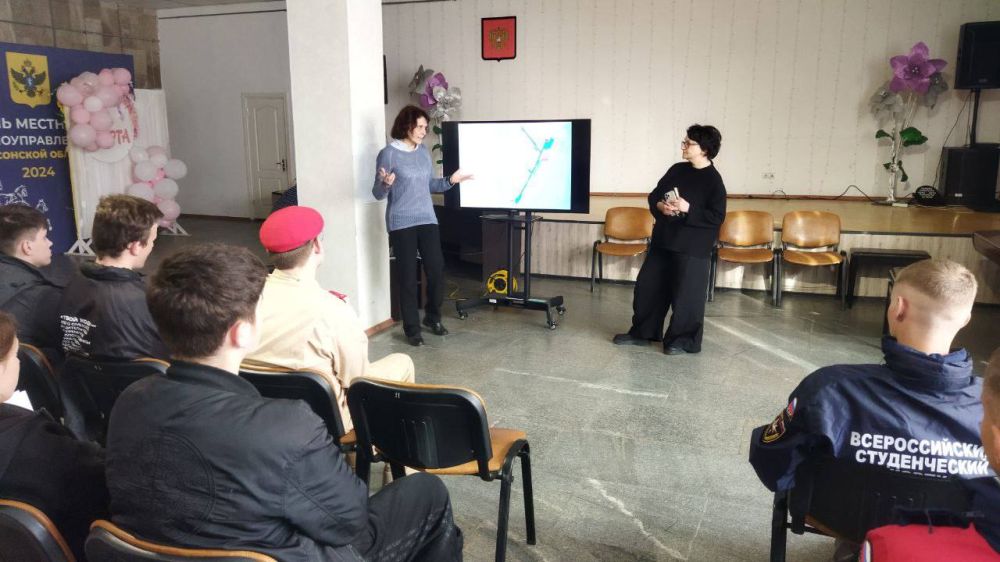 В Геническе прошел молодежный круглый стол, посвященный развитию общественной территории В Геническе прошел молодежный круглый стол, посвященный развитию общественной территории