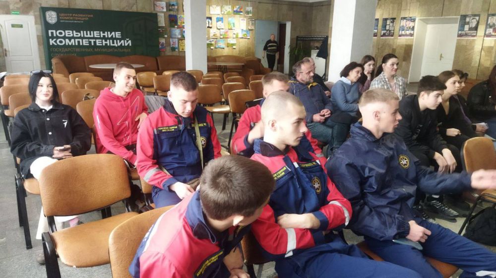 В Геническе прошел молодежный круглый стол, посвященный развитию общественной территории В Геническе прошел молодежный круглый стол, посвященный развитию общественной территории