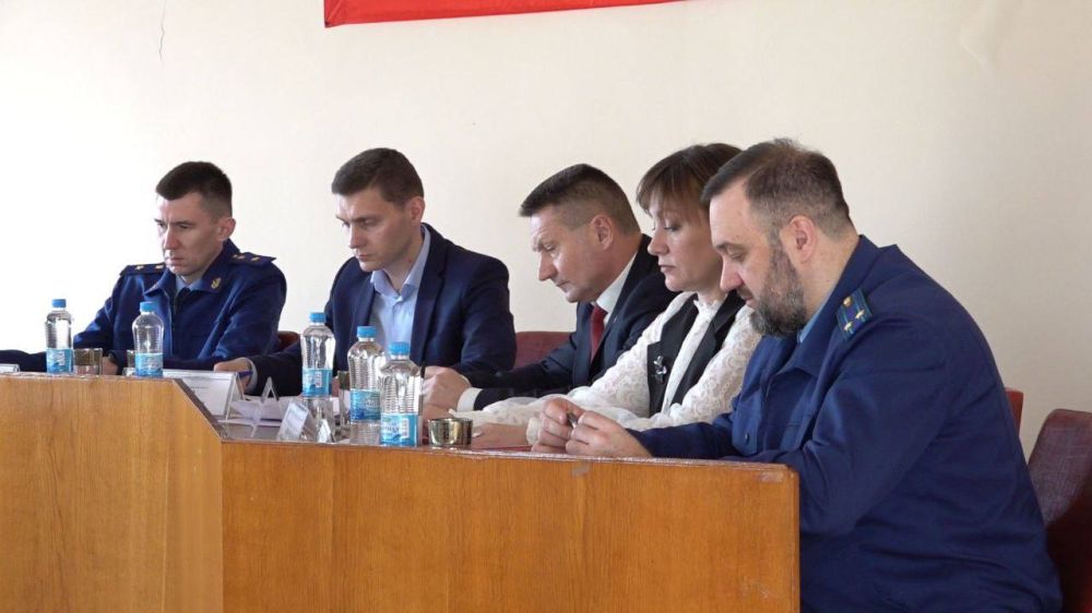В Скадовске прошло заседание межведомственной рабочей группы по вопросам соблюдения законодательства о ценообразовании В Скадовске прошло заседание межведомственной рабочей группы по вопросам соблюдения законодательства о ценообразовании