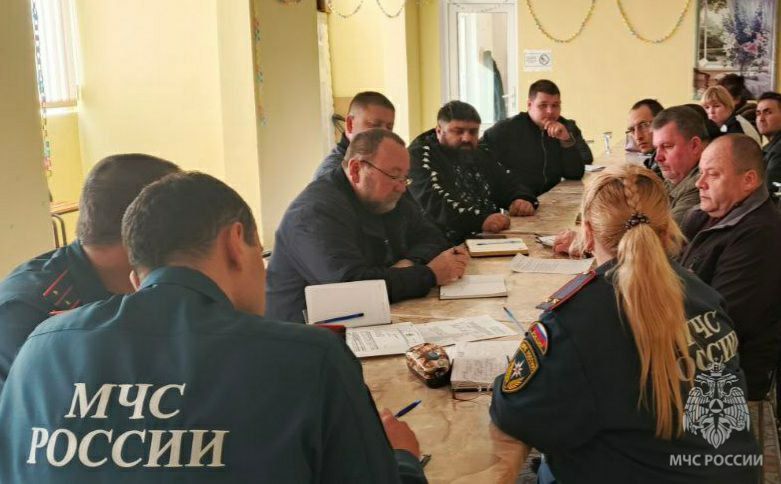 Сотрудники МЧС держат на контроле подготовку населенных пунктов Херсонской области к пожароопасному периоду Сотрудники МЧС держат на контроле подготовку населенных пунктов Херсонской области к пожароопасному периоду