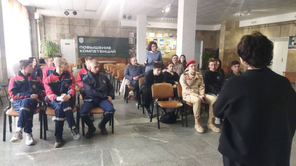 В Геническе прошел молодежный круглый стол, посвященный развитию общественной территории В Геническе прошел молодежный круглый стол, посвященный развитию общественной территории
