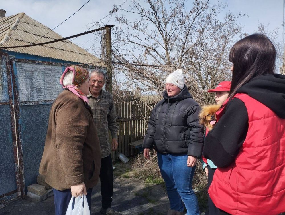 День добрых дел. В с. Благодатное прошла акция « Дарите людям доброту» Когда мы делаем добрые дела, на душе становится легче. Помощь пожилым людям, поддержка незнакомцев или просто улыбка прохожему — это и есть настоящая... День добрых дел. В с. Благодатное прошла акция « Дарите людям доброту» Когда мы делаем добрые дела, на душе становится легче. Помощь пожилым людям, поддержка незнакомцев или просто улыбка прохожему — это и есть настоящая...