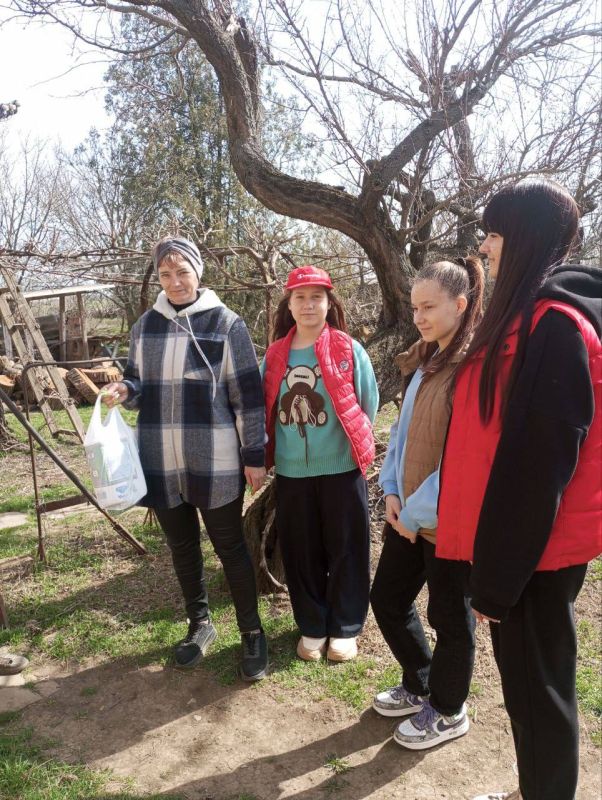 День добрых дел. В с. Благодатное прошла акция « Дарите людям доброту» Когда мы делаем добрые дела, на душе становится легче. Помощь пожилым людям, поддержка незнакомцев или просто улыбка прохожему — это и есть настоящая... День добрых дел. В с. Благодатное прошла акция « Дарите людям доброту» Когда мы делаем добрые дела, на душе становится легче. Помощь пожилым людям, поддержка незнакомцев или просто улыбка прохожему — это и есть настоящая...