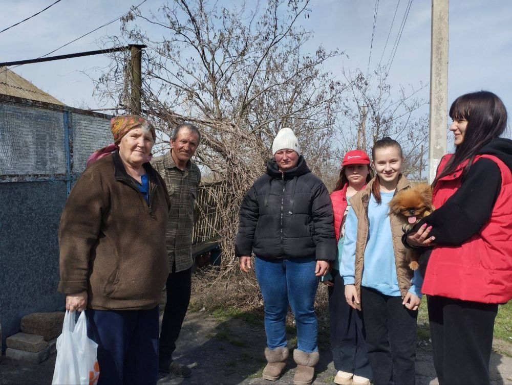 День добрых дел. В с. Благодатное прошла акция « Дарите людям доброту» Когда мы делаем добрые дела, на душе становится легче. Помощь пожилым людям, поддержка незнакомцев или просто улыбка прохожему — это и есть настоящая... День добрых дел. В с. Благодатное прошла акция « Дарите людям доброту» Когда мы делаем добрые дела, на душе становится легче. Помощь пожилым людям, поддержка незнакомцев или просто улыбка прохожему — это и есть настоящая...