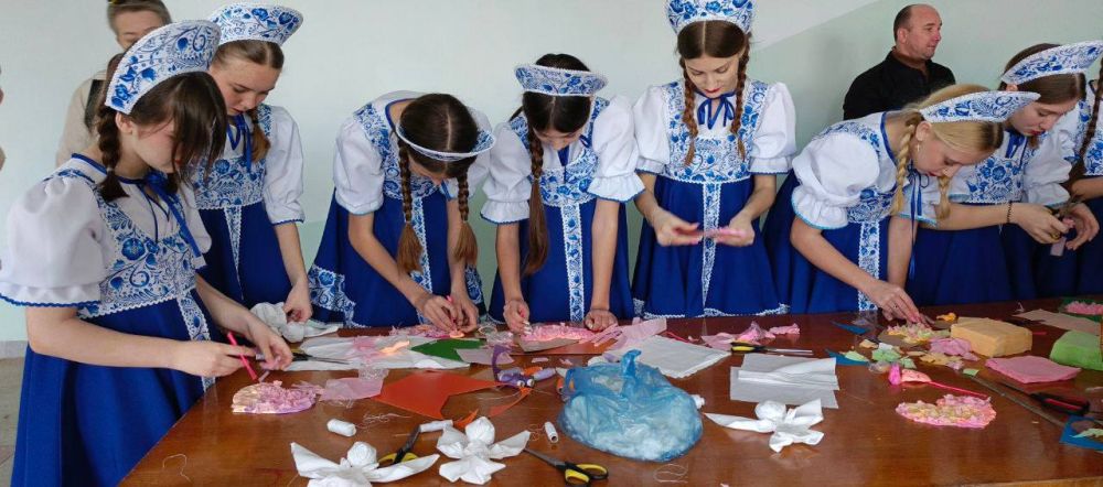 В рамках мероприятия «День добра» филиал штаба #МЫВМЕСТЕ совместно с Алешкинским центром культуры и досуга организовали мастер-класс на базе Тараовского дома культуры В рамках мероприятия «День добра» филиал штаба #МЫВМЕСТЕ совместно с Алешкинским центром культуры и досуга организовали мастер-класс на базе Тараовского дома культуры