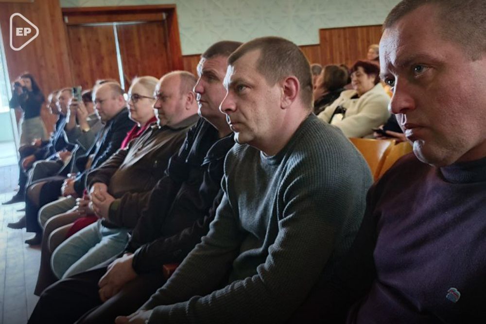 Представители "Единой России" в Херсонской области поздравили работников ЖКХ с Днем работников бытового обслуживания населения и жилищно-коммунального хозяйства Представители "Единой России" в Херсонской области поздравили работников ЖКХ с Днем работников бытового обслуживания населения и жилищно-коммунального хозяйства