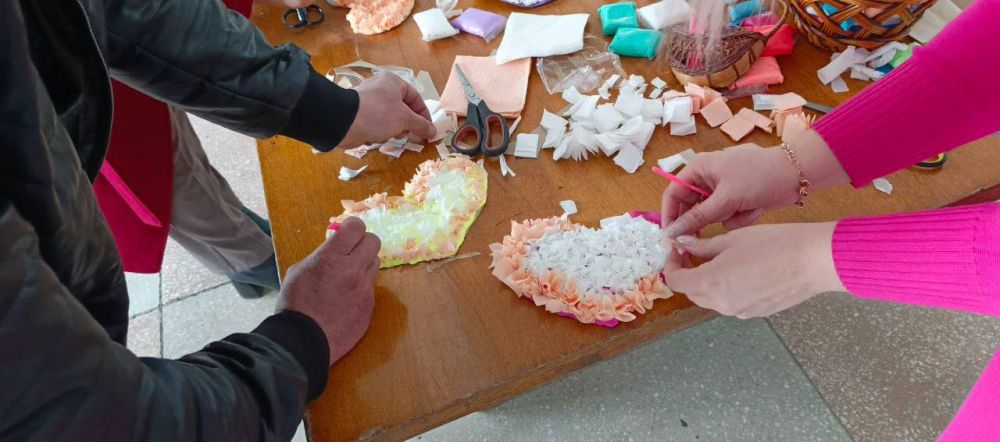 В рамках мероприятия «День добра» филиал штаба #МЫВМЕСТЕ совместно с Алешкинским центром культуры и досуга организовали мастер-класс на базе Тараовского дома культуры В рамках мероприятия «День добра» филиал штаба #МЫВМЕСТЕ совместно с Алешкинским центром культуры и досуга организовали мастер-класс на базе Тараовского дома культуры