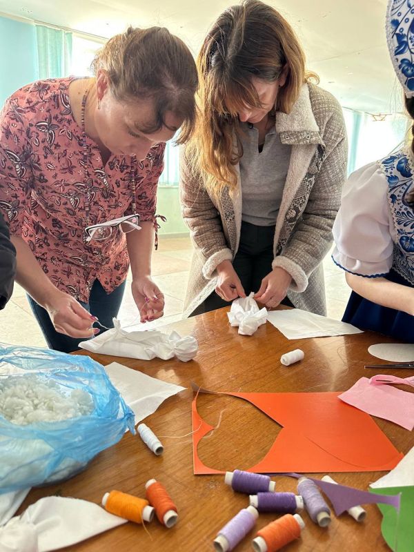 В рамках мероприятия «День добра» филиал штаба #МЫВМЕСТЕ совместно с Алешкинским центром культуры и досуга организовали мастер-класс на базе Тараовского дома культуры В рамках мероприятия «День добра» филиал штаба #МЫВМЕСТЕ совместно с Алешкинским центром культуры и досуга организовали мастер-класс на базе Тараовского дома культуры