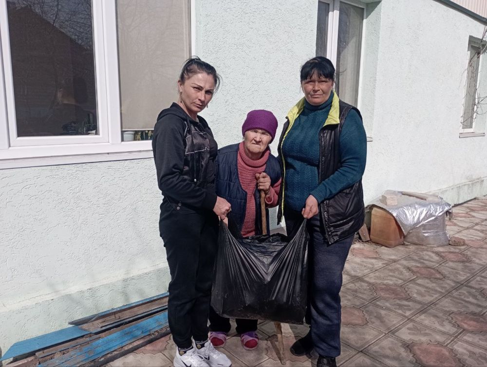 В Архангельской Слободе раздали гуманитарную помощь от Лабинского района В Архангельской Слободе раздали гуманитарную помощь от Лабинского района