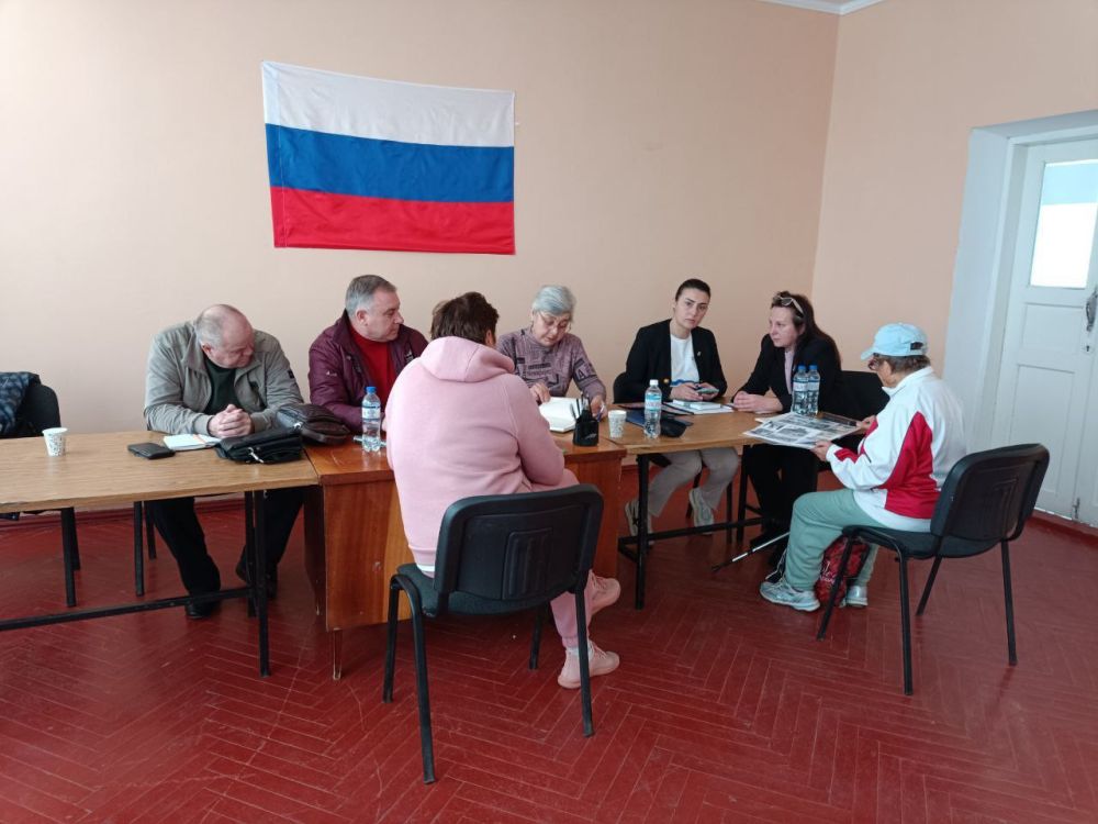 Представители депутатского корпуса Каланчакского округа провели приём граждан в Преображенке Представители депутатского корпуса Каланчакского округа провели приём граждан в Преображенке