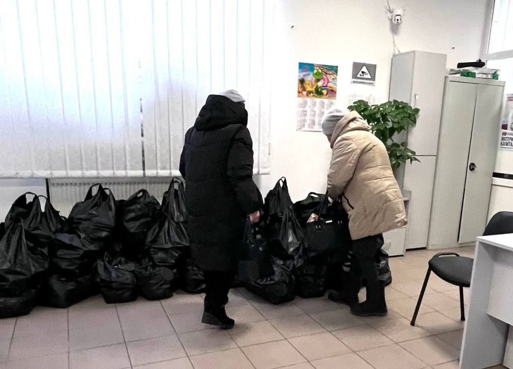 В Любимовке было выдано 800 продуктовых наборов от центра выдачи гуманитарной помощи Каховской администрации В Любимовке было выдано 800 продуктовых наборов от центра выдачи гуманитарной помощи Каховской администрации