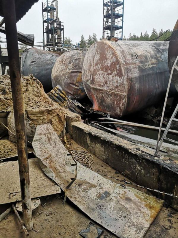 В г.Мерефа Харьковской области ночным обстрелом полностью уничтожен нефтеперерабатывающий завод,- компания AES Group В г.Мерефа Харьковской области ночным обстрелом полностью уничтожен нефтеперерабатывающий завод,- компания AES Group