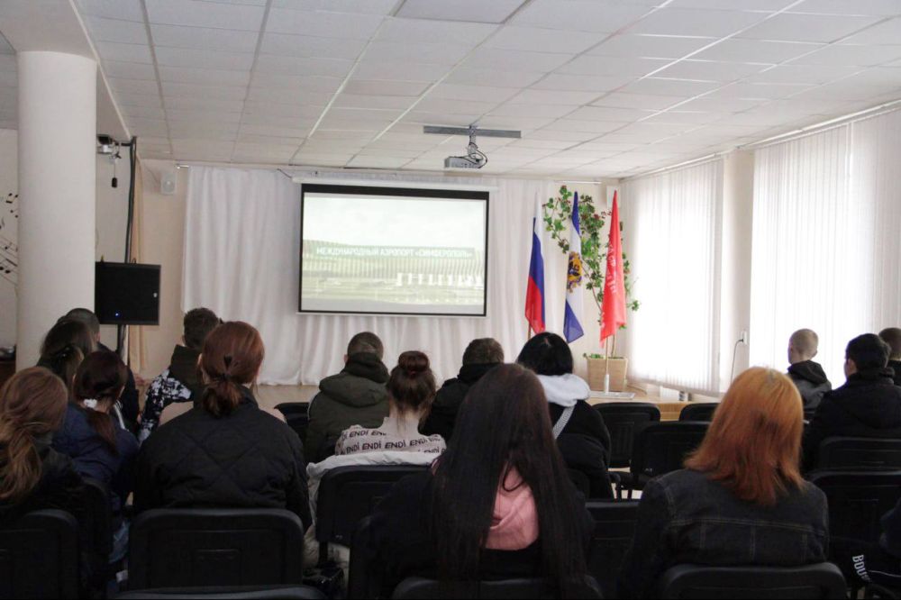 В МКУК "Чаплынский культурно-досуговый центр" для студентов аграрного колледжа прошло мероприятие, посвящённое Дню воссоединения Республики Крым с Россией В МКУК "Чаплынский культурно-досуговый центр" для студентов аграрного колледжа прошло мероприятие, посвящённое Дню воссоединения Республики Крым с Россией