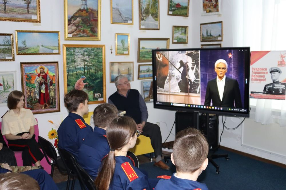 Первым секретарем Скадовского местного отделения КПРФ Ириной Барчук в краеведческом музее была организована и представлена выставка на тему: «Освобождение Херсона» которая познакомила посетителей с важными историческими... Первым секретарем Скадовского местного отделения КПРФ Ириной Барчук в краеведческом музее была организована и представлена выставка на тему: «Освобождение Херсона» которая познакомила посетителей с важными историческими...