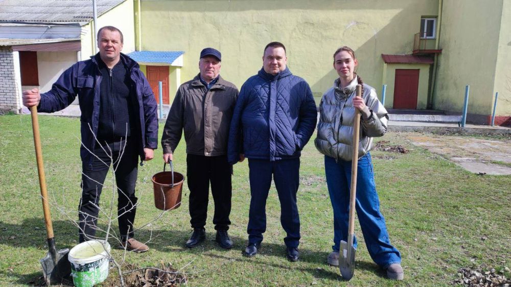В Голопристанском округе прошла высадка деревьев в честь Дня воссоединения Крыма с Россией В Голопристанском округе прошла высадка деревьев в честь Дня воссоединения Крыма с Россией