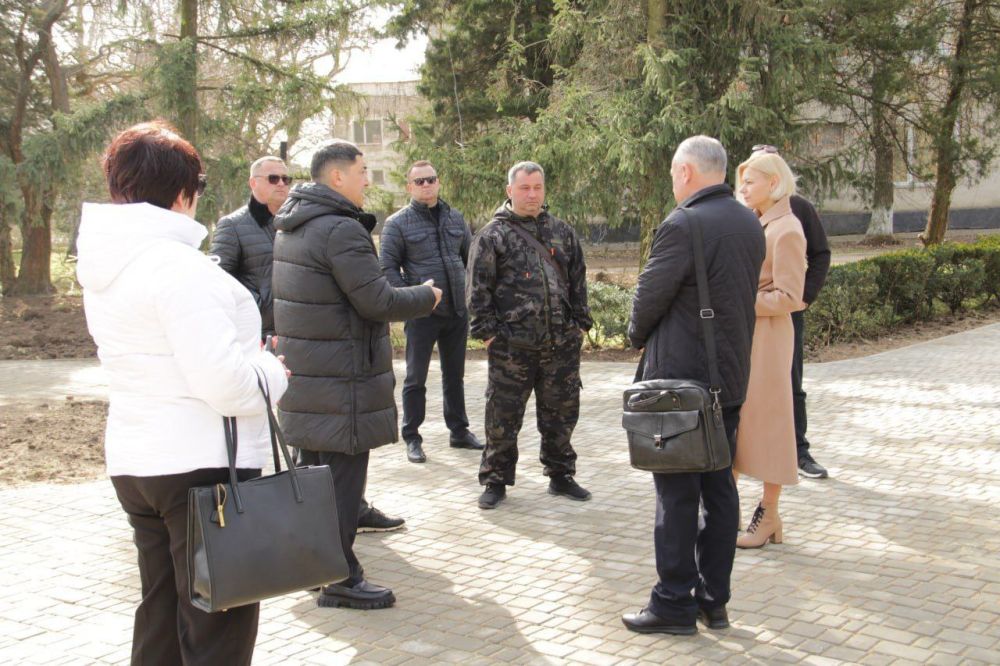В Чаплинке прошла выездная проверка объекта Центральный парк В Чаплинке прошла выездная проверка объекта Центральный парк