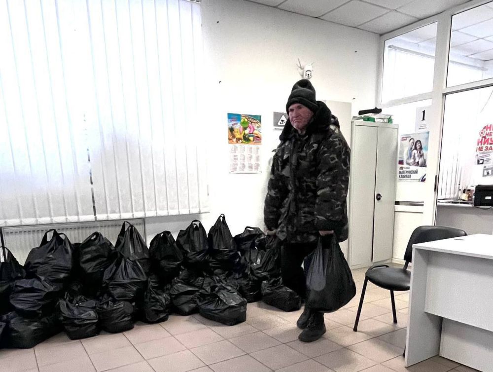 В Любимовке было выдано 800 продуктовых наборов от центра выдачи гуманитарной помощи Каховской администрации В Любимовке было выдано 800 продуктовых наборов от центра выдачи гуманитарной помощи Каховской администрации
