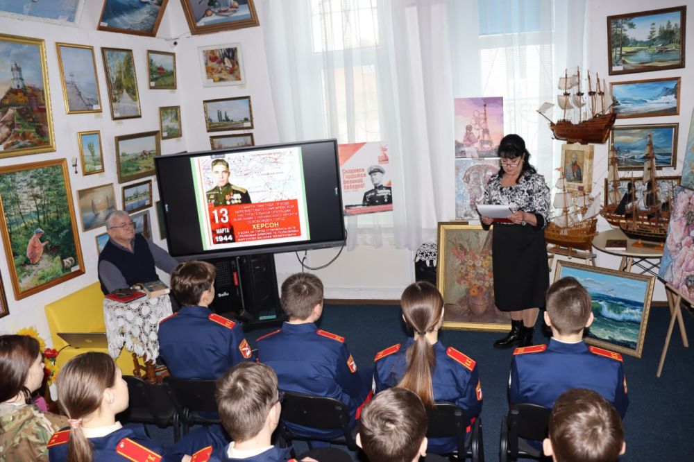 Первым секретарем Скадовского местного отделения КПРФ Ириной Барчук в краеведческом музее была организована и представлена выставка на тему: «Освобождение Херсона» которая познакомила посетителей с важными историческими... Первым секретарем Скадовского местного отделения КПРФ Ириной Барчук в краеведческом музее была организована и представлена выставка на тему: «Освобождение Херсона» которая познакомила посетителей с важными историческими...