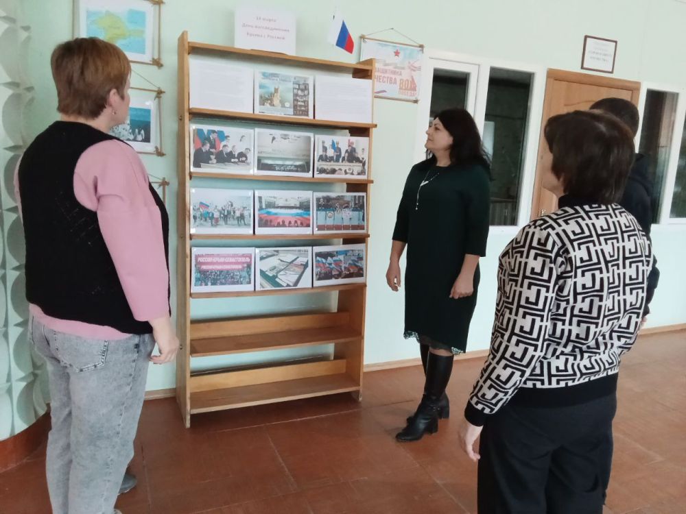 Клуб любителей декоративно-прикладного искусства организовал тематическую выставку, посвященную Дню воссоединения Крыма с Россией Клуб любителей декоративно-прикладного искусства организовал тематическую выставку, посвященную Дню воссоединения Крыма с Россией