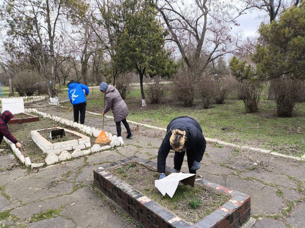 В селе Рубановка Великолепетихского округа убрали территорию возле памятников Великой Отечественной войны В селе Рубановка Великолепетихского округа убрали территорию возле памятников Великой Отечественной войны